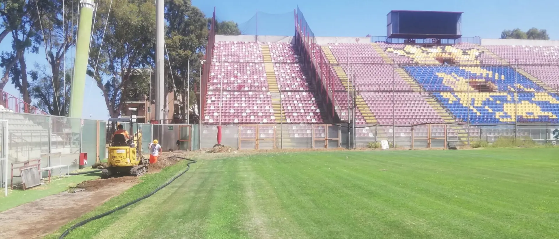 Procedono i lavori per il nuovo impianto di illuminazione e l'efficientamento energetico dello Stadio Oreste Granillo