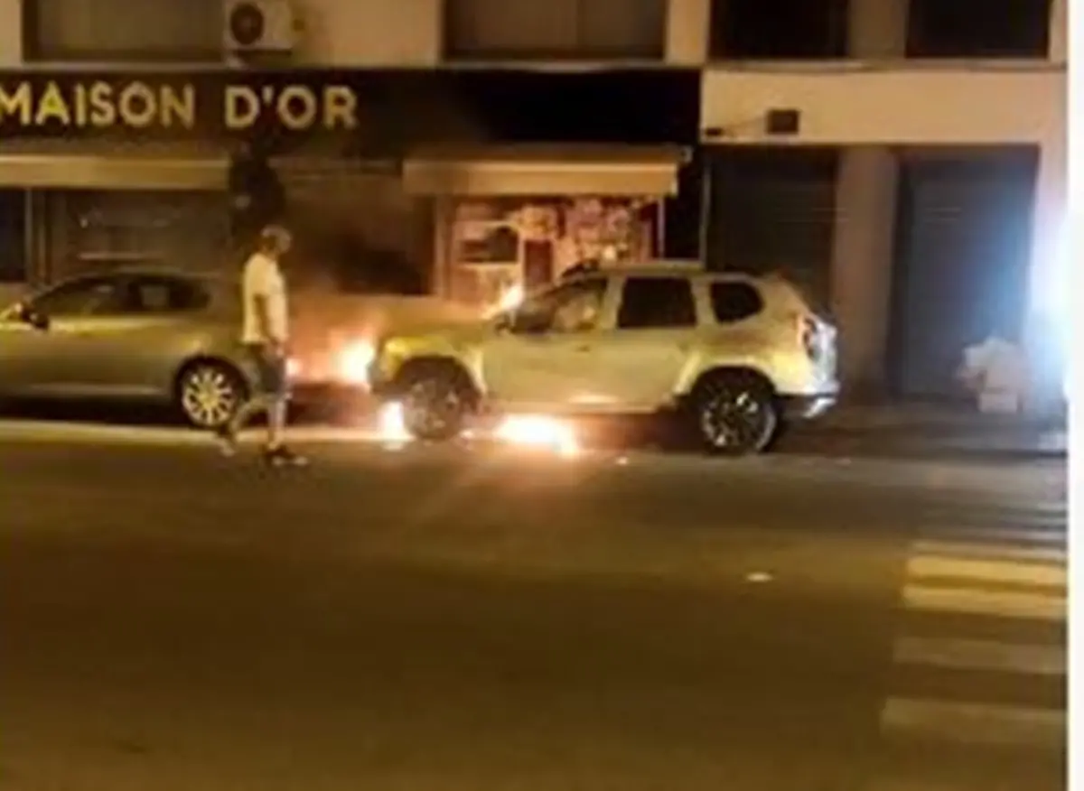 Reggio, auto in fiamme sul Viale Aldo Moro. Indagini in corso