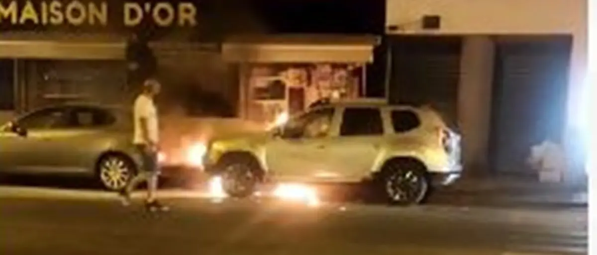 Reggio, auto in fiamme sul Viale Aldo Moro. Indagini in corso