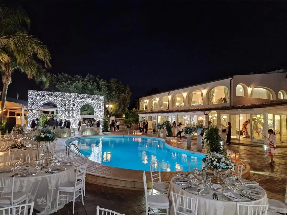 Lusso ed eleganza al \"Galà degli Sposi\" a Villa Perara con Umberto Smaila e Claudio Greco