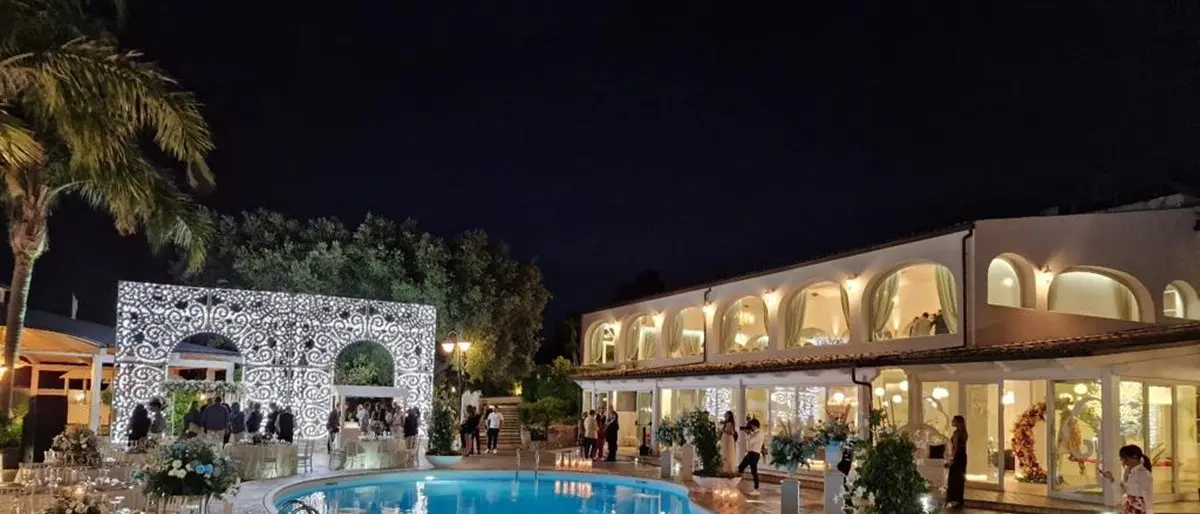 Lusso ed eleganza al \"Galà degli Sposi\" a Villa Perara con Umberto Smaila e Claudio Greco