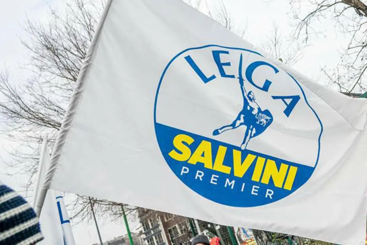 Reggio, il gazebo \"Lega Salvini Premier\": pace fiscale e pace in Ucraina