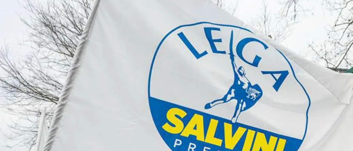 Reggio, il gazebo \"Lega Salvini Premier\": pace fiscale e pace in Ucraina