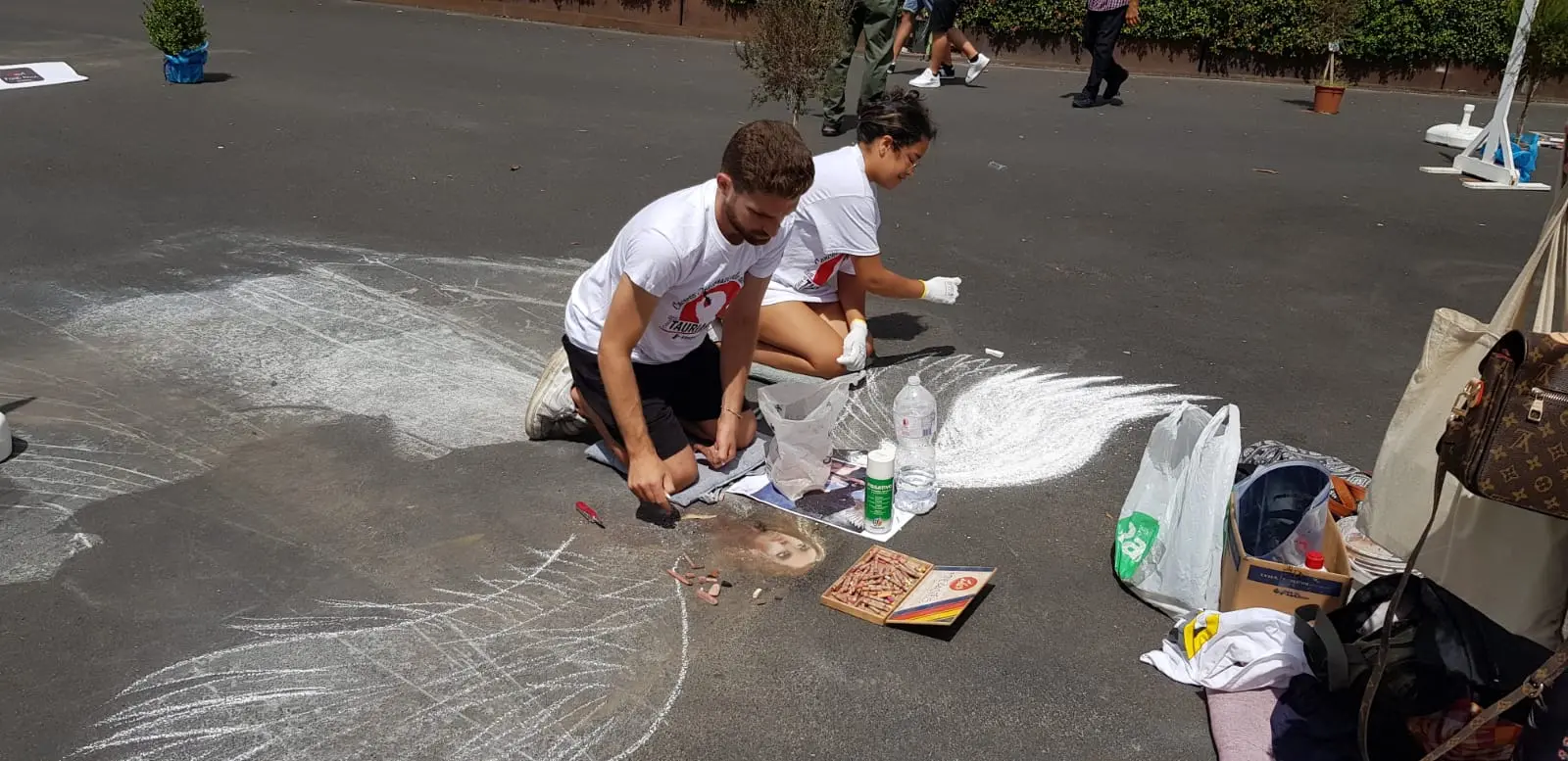 Al Concorso internazionale Madonnari, l'incantevole abbraccio degli studenti dell'AbaRc