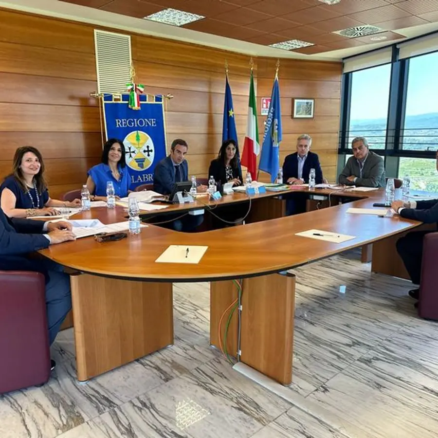 Abusivismo: la Regione commissaria 30 comuni per inerzia e inadempienza