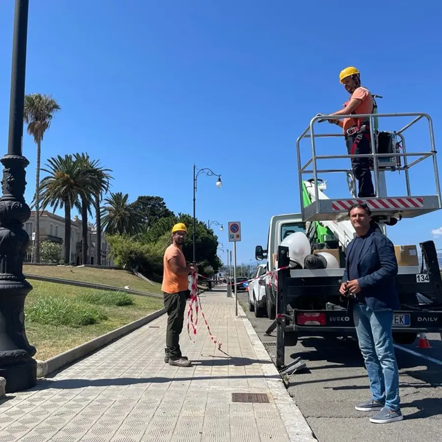 Lungomare Falcomatà di Reggio, proseguono i lavori di ammodernamento degli impianti d'illuminazione