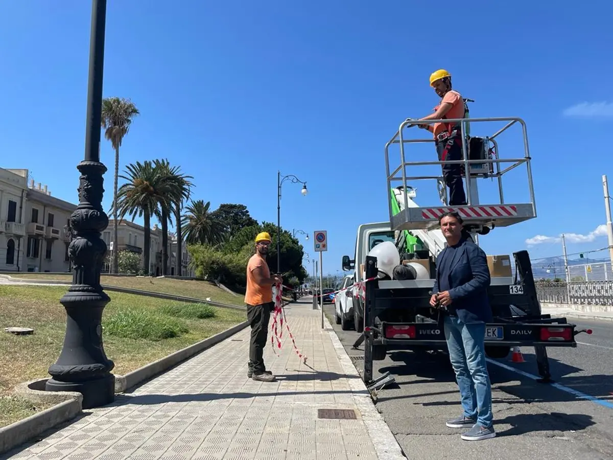 Lungomare Falcomatà di Reggio, proseguono i lavori di ammodernamento degli impianti d'illuminazione