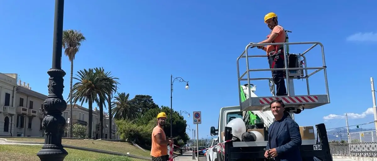 Lungomare Falcomatà di Reggio, proseguono i lavori di ammodernamento degli impianti d'illuminazione