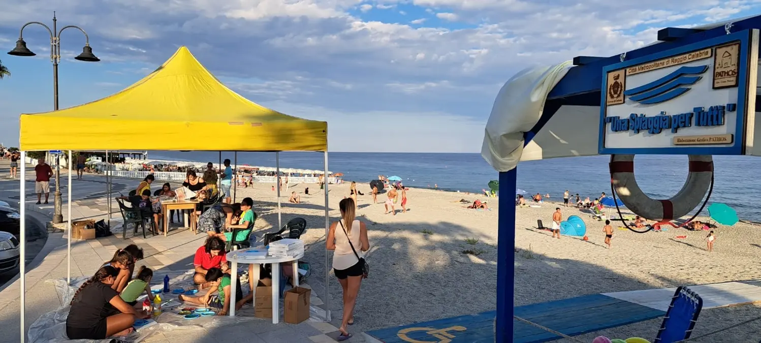 Caulonia, iniziati i progetti di inclusione della “Spiaggia libera per tutti”