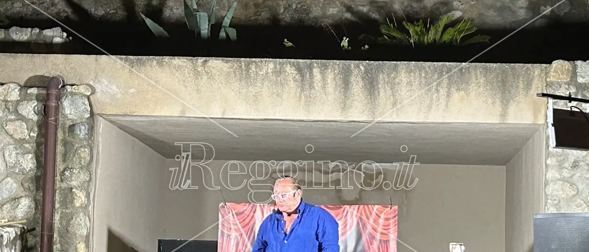 Reggio, pieno di risate con il comico Gianluca Giugliarelli al castello