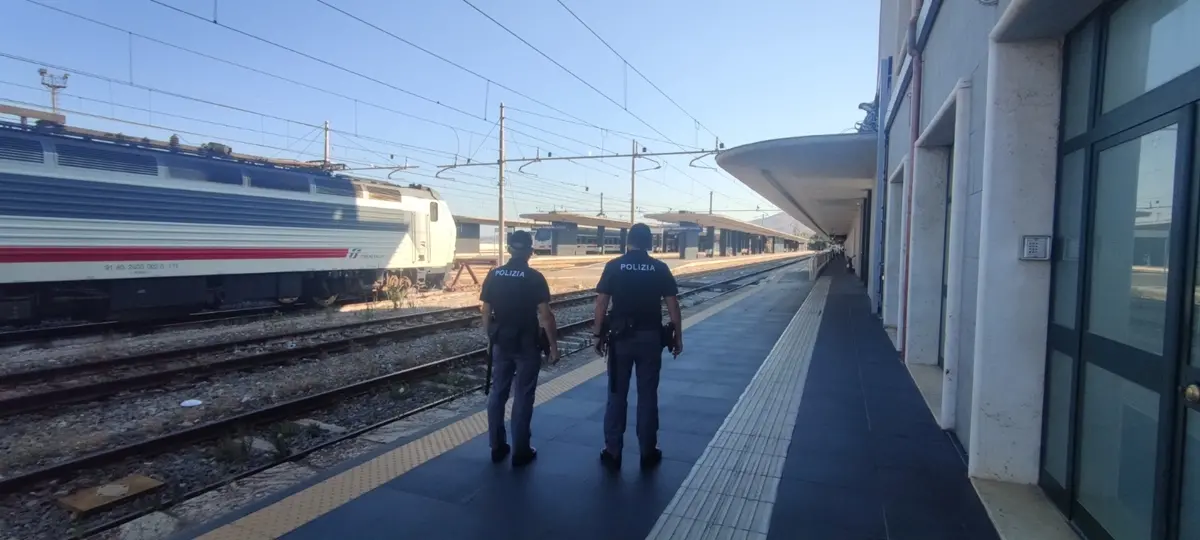 Calabria, travolto dal treno mentre guarda fuochi d'artificio