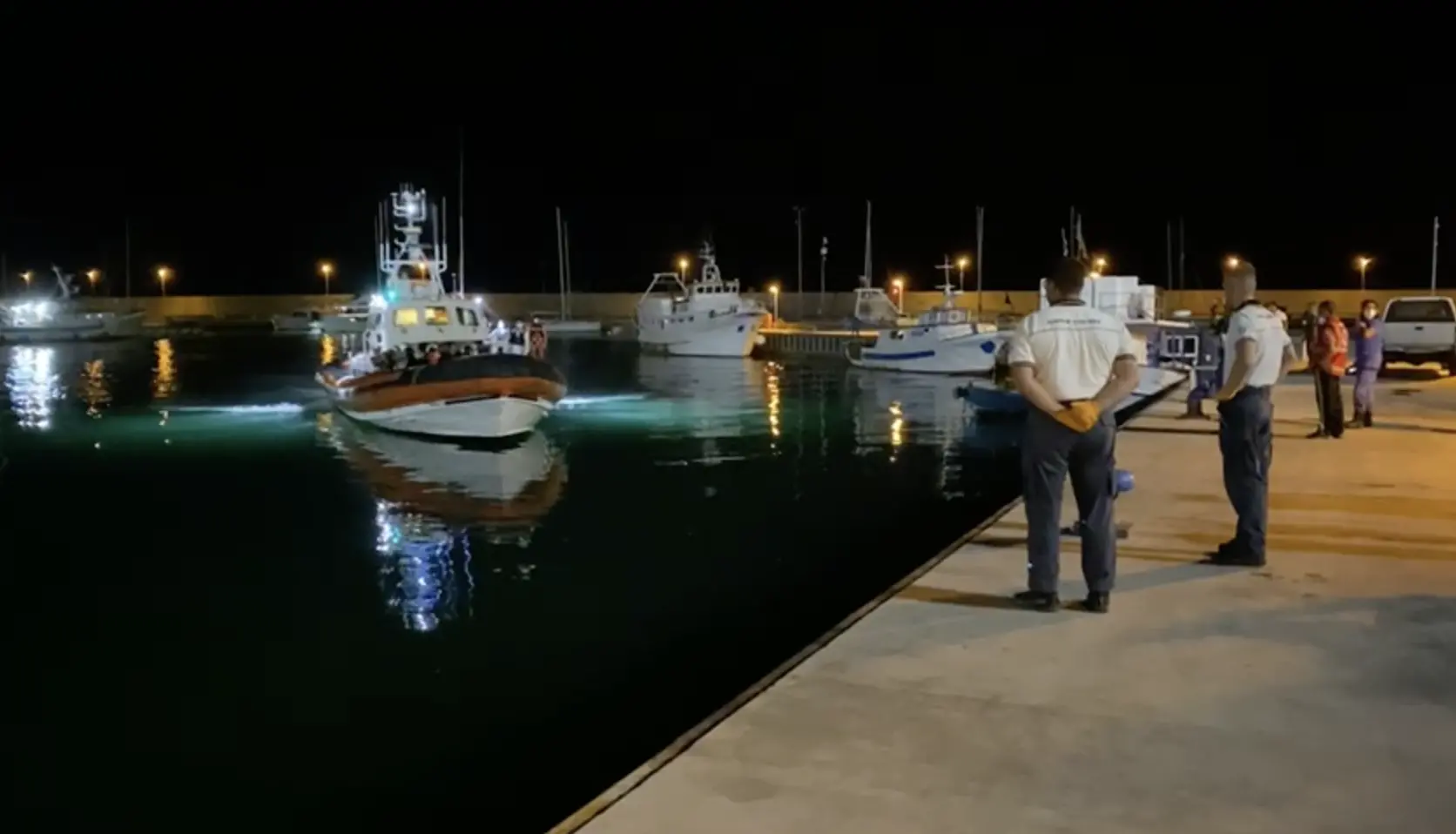 Roccella, secondo sbarco in due giorni: soccorsi 22 migranti