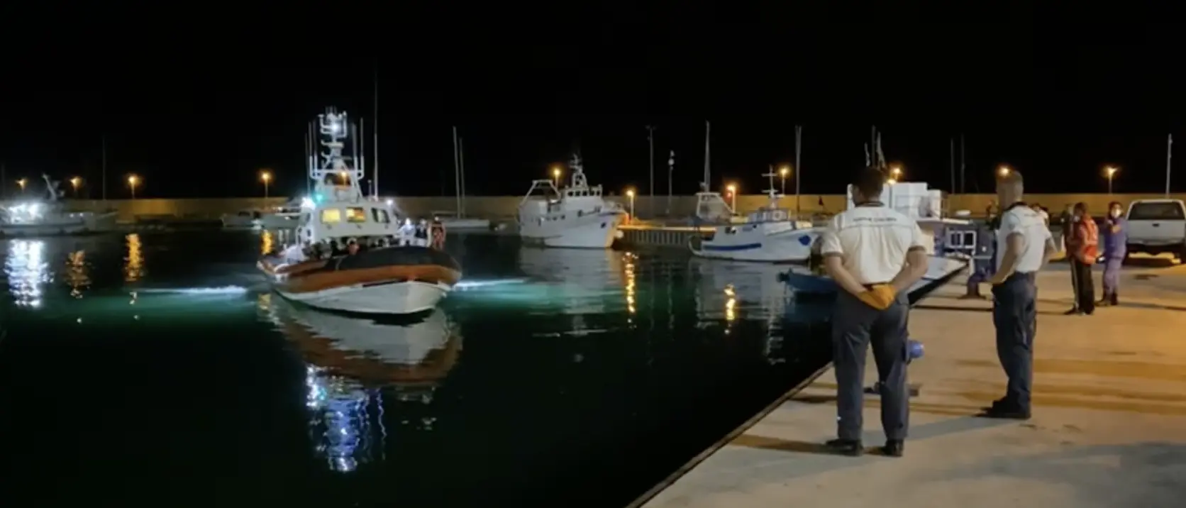 Roccella, secondo sbarco in due giorni: soccorsi 22 migranti