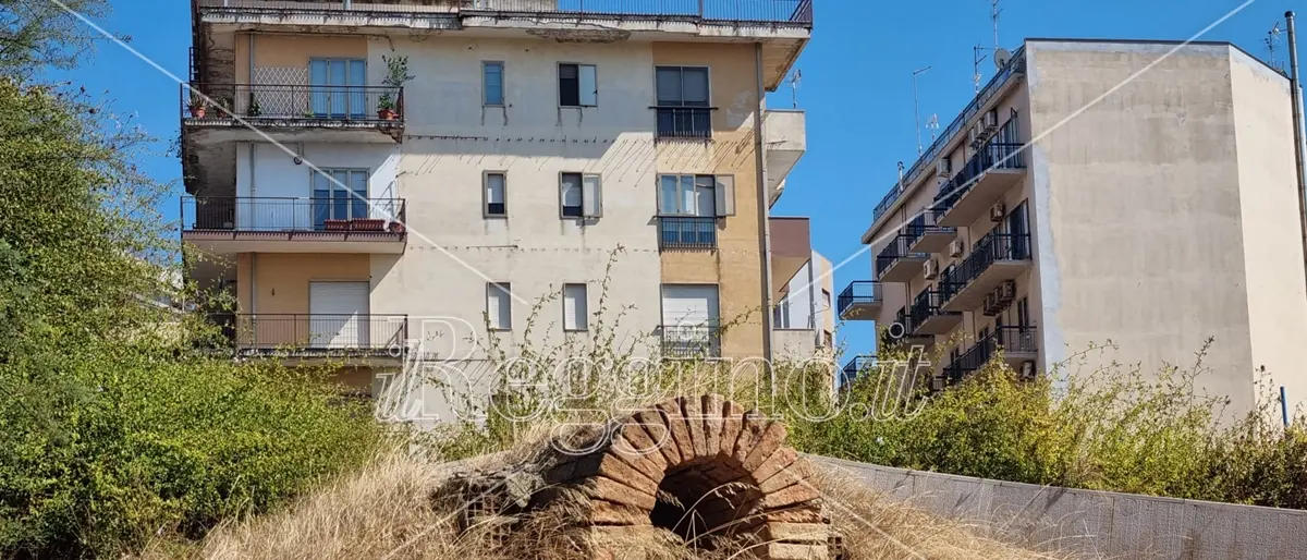 Tomba Ellenistica a Reggio, l'abbandono dell'area continua... | FOTOGALLERY