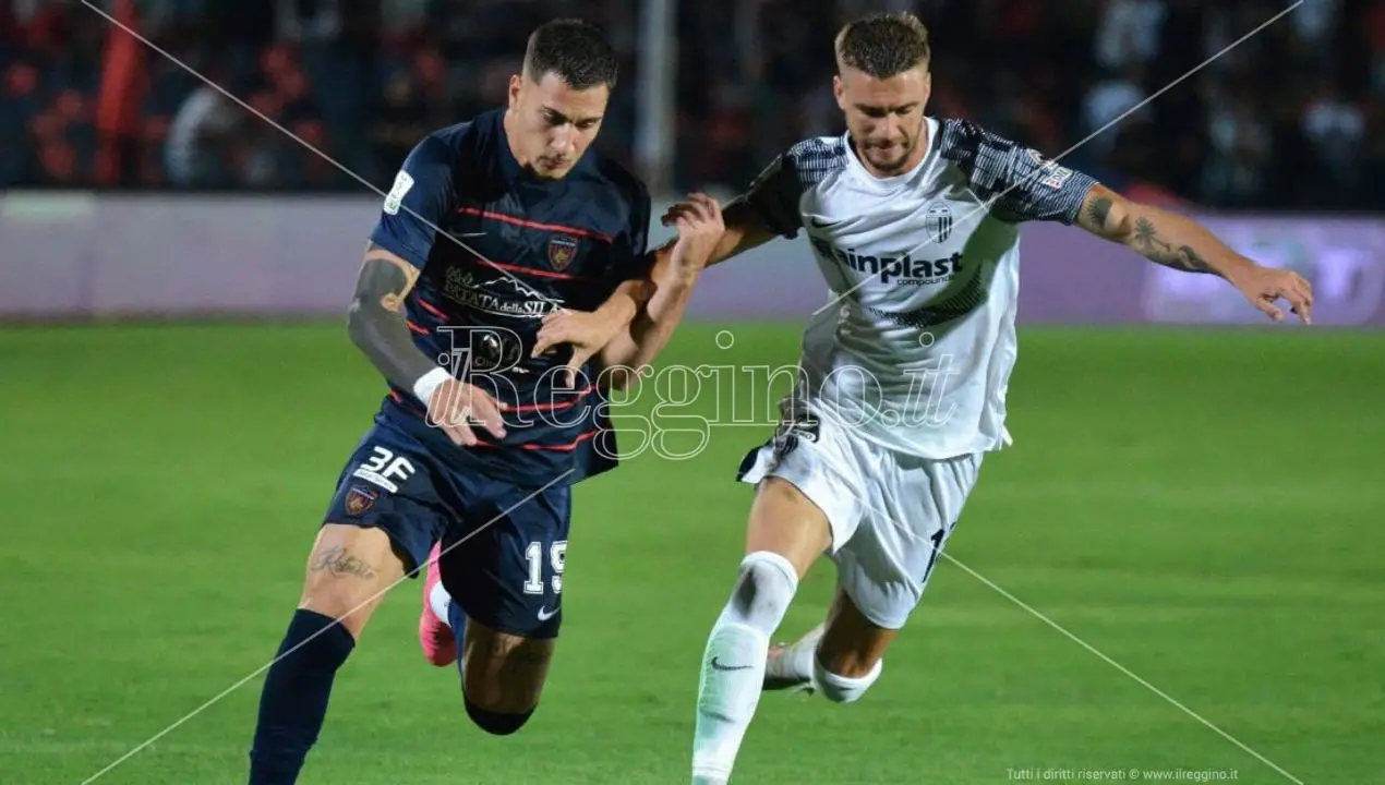 Serie B, il campionato è ripartito senza la Reggina: tris del Cosenza