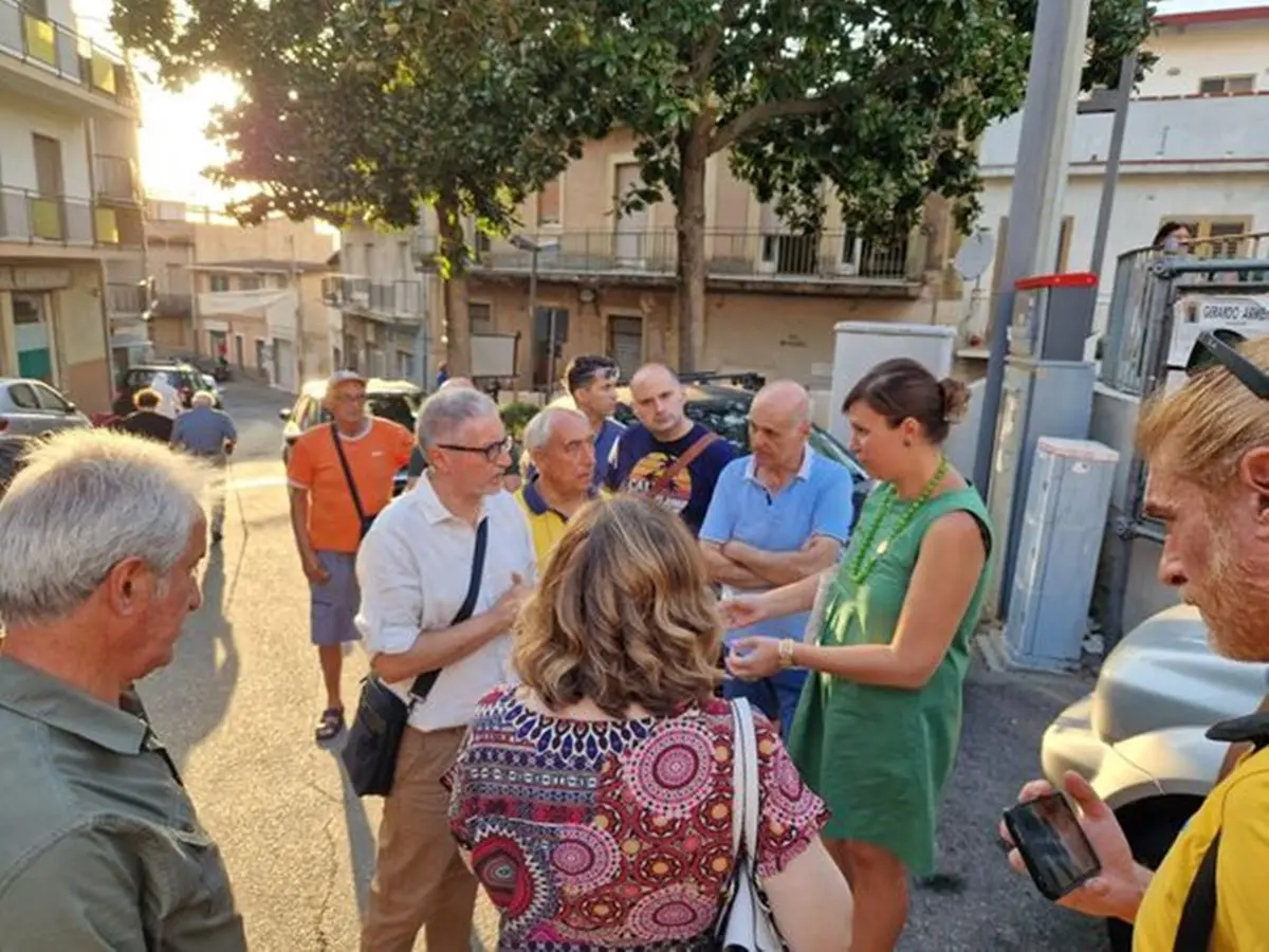 Incendi a Mosorrofa, la Stanganelli incontra il Comitato di Quartiere per verificare tossicità ambientale