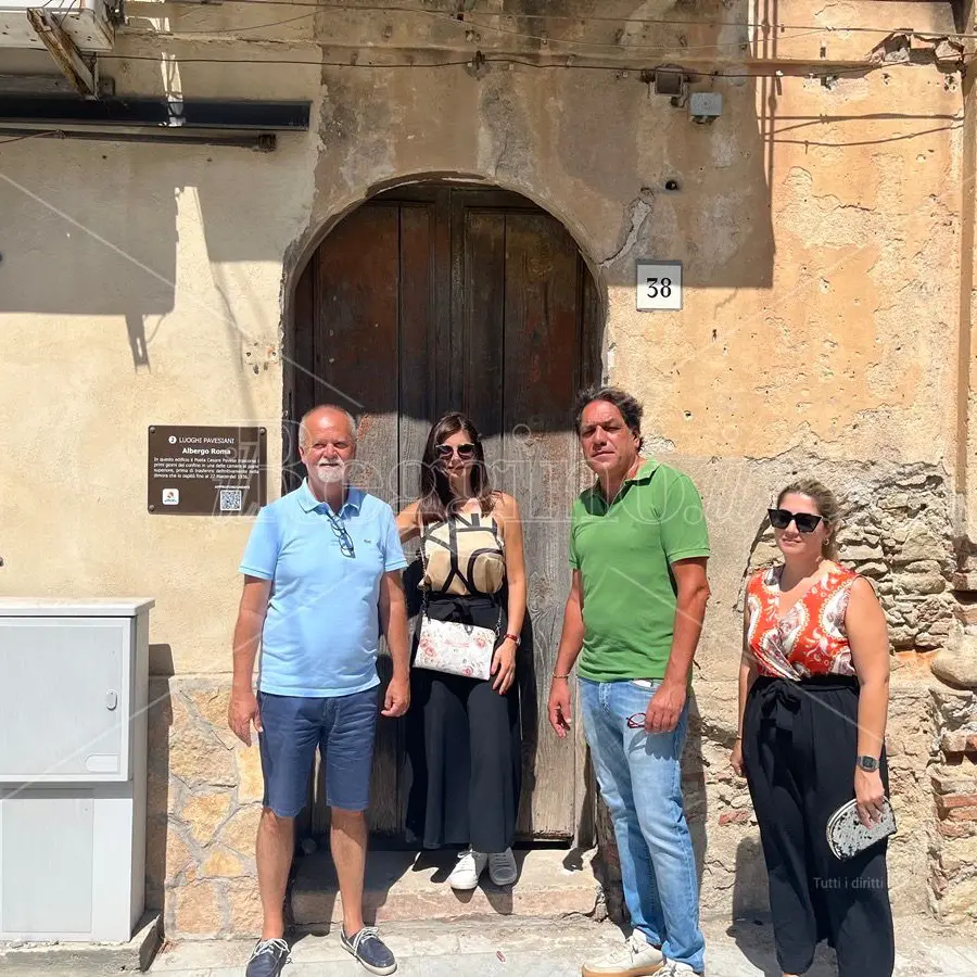 Brancaleone, il sindaco Garoffolo su palazzo che ospitò Pavese: «Valutiamo bandi ma serve sciogliere il nodo acquisizione» - VIDEO