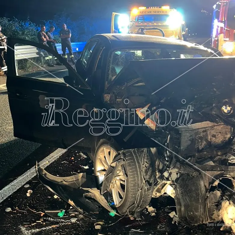 Schianto frontale sulla Jonio-Tirreno, tre morti: tra loro anche una bambina - FOTO