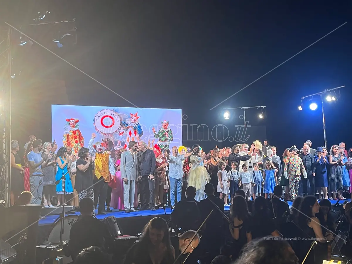Reggio, la vita e la storia sul palcoscenico del teatro: Pagliacci incanta il pubblico dello Stretto - FOTO