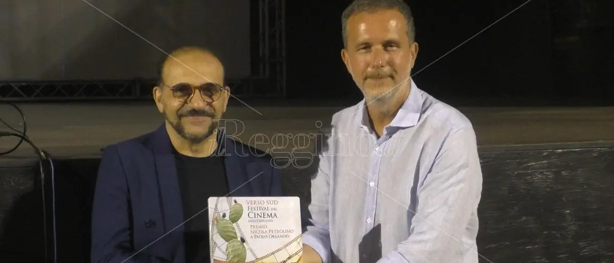Reggio, il premio Nicola Petrolino a Paolo Orlando: «Onorato per questo riconoscimento nella mia terra. Qui cinema in forte crescita» - VIDEO