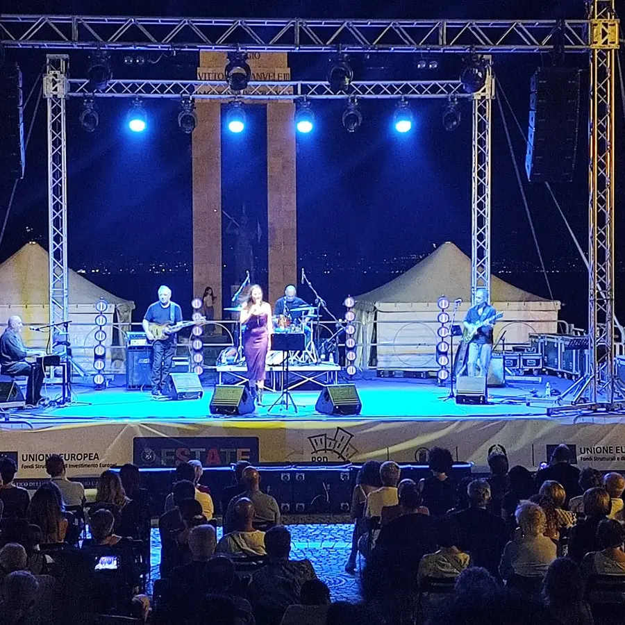 Reggio, grande successo per l'esibizione di Sara Berni Blues Band