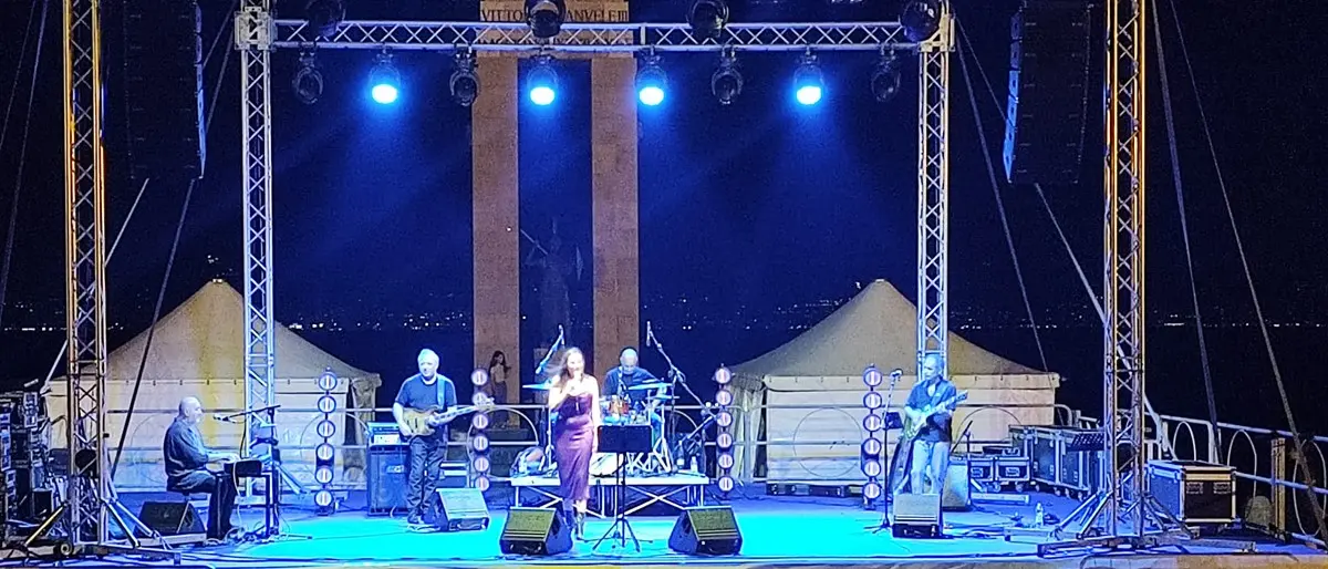 Reggio, grande successo per l'esibizione di Sara Berni Blues Band