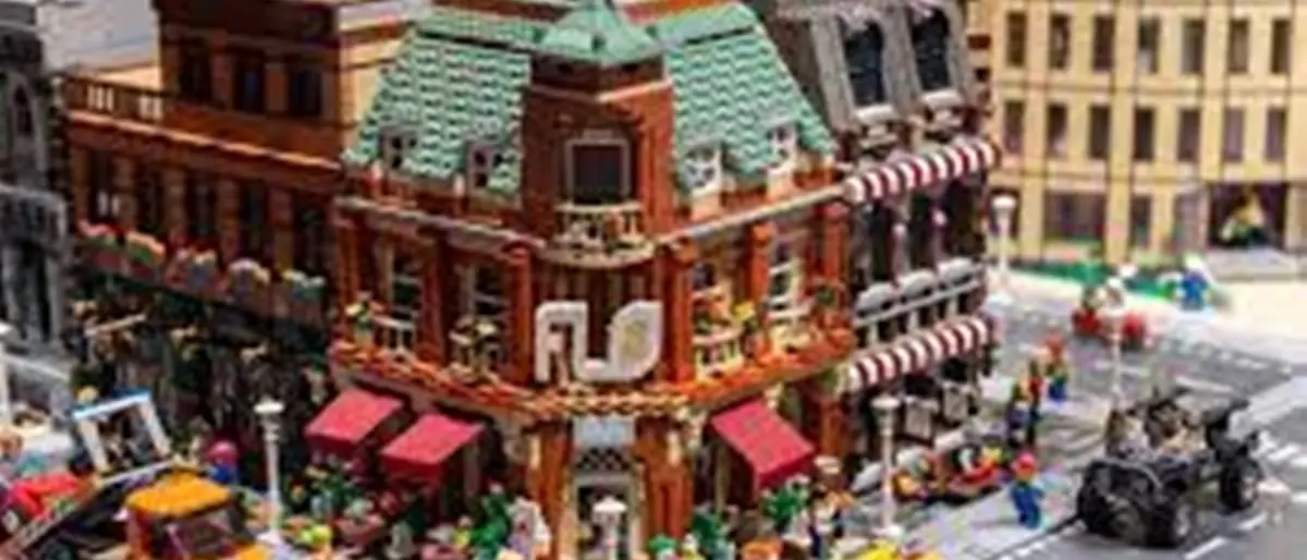 \"I Love Lego\", nel foyer del Cilea la mostra sui mattoncini più amati al mondo