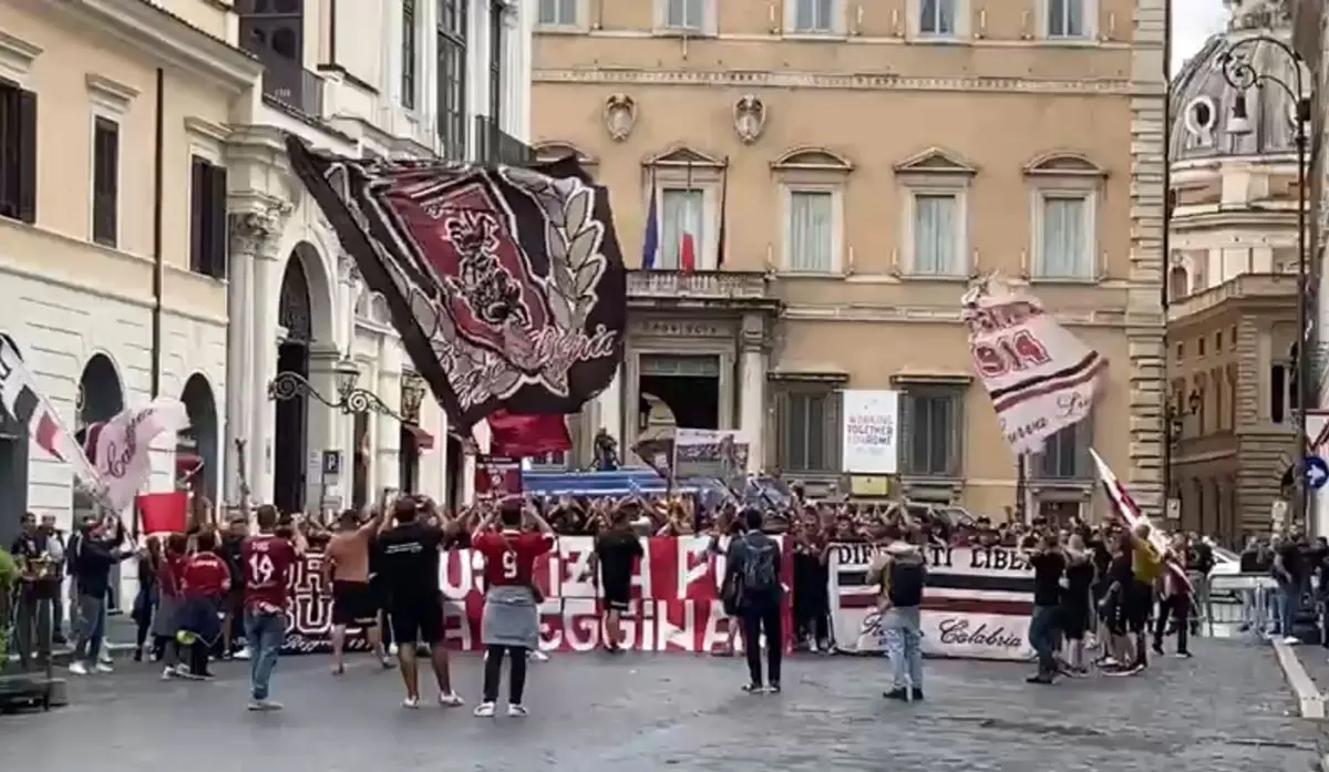Reggina: udienza in corso a Roma. Tifosi fuori, istituzioni e Taibi dentro