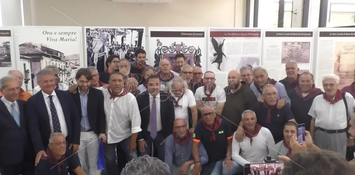 Reggio, il Consiglio Regionale della Calabria “consegna” la storia della Vara della Madonna della Consolazione ai Portatori - FOTO e VIDEO