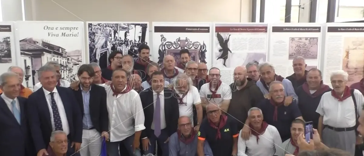Reggio, il Consiglio Regionale della Calabria “consegna” la storia della Vara della Madonna della Consolazione ai Portatori - FOTO e VIDEO