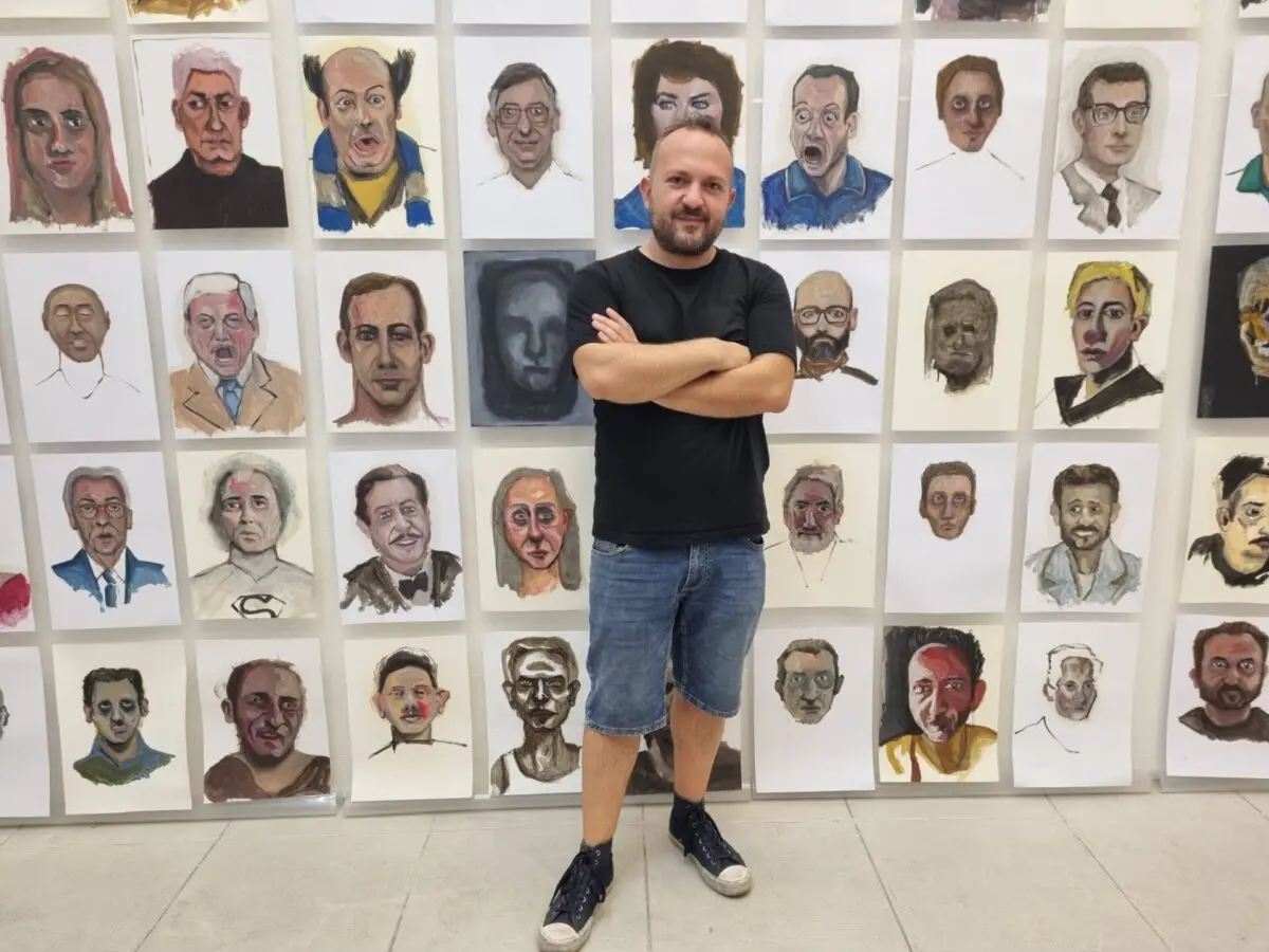 Reggio, “La folla è femmina: l'arte che \"giudica\" nelle opere di Manglaviti - VIDEO