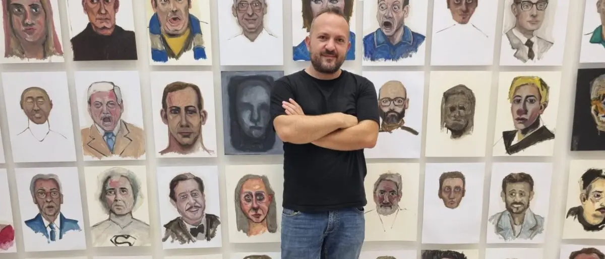 Reggio, “La folla è femmina: l'arte che \"giudica\" nelle opere di Manglaviti - VIDEO