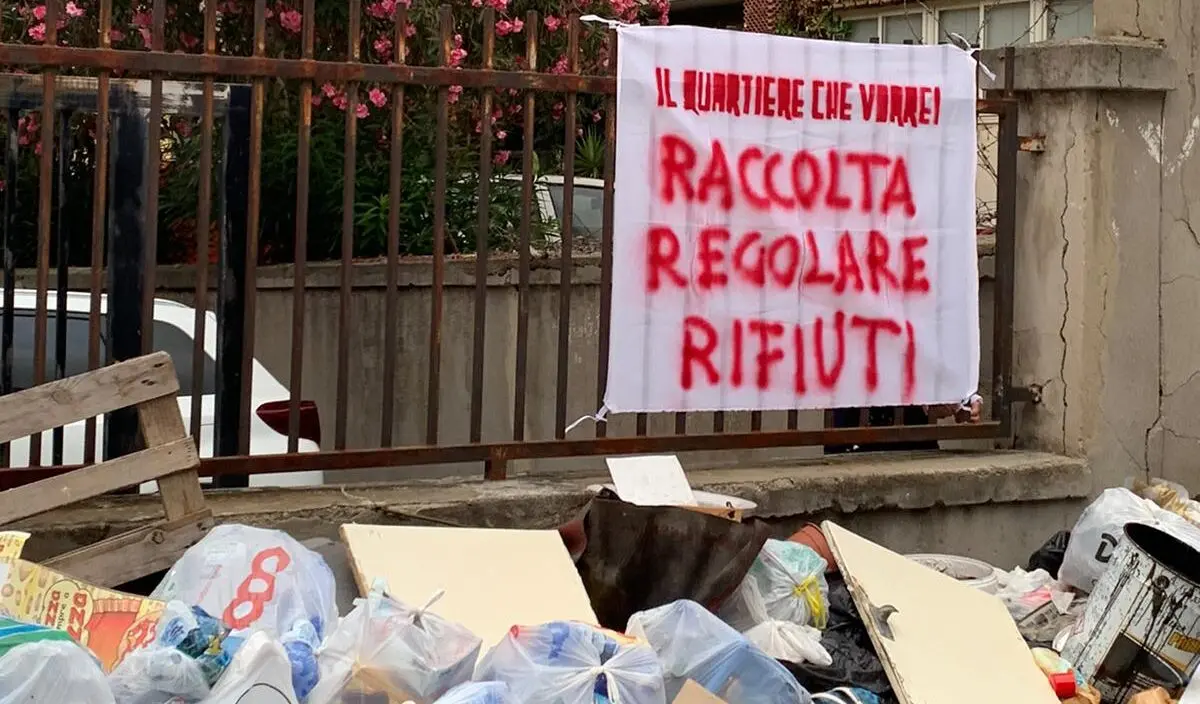 Reggio, il quartiere di Santa Caterina protesta: «Mancano le condizioni minime di vivibilità» - FOTOGALLERY