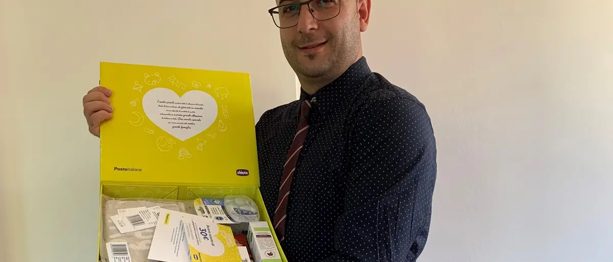 Camini, Poste Italiane consegna il \"Fiocco giallo\": l'iniziativa per i neo genitori dipendenti