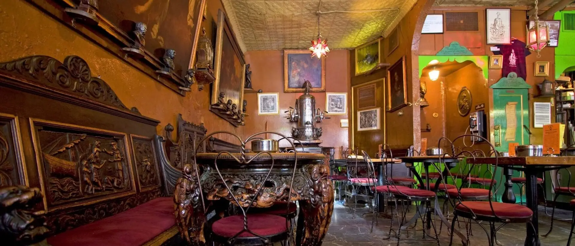 L'epopea del Caffè Reggio di Manhattan e l'impresa di Mimì Parisi: il reggino che portò il cappuccino negli States