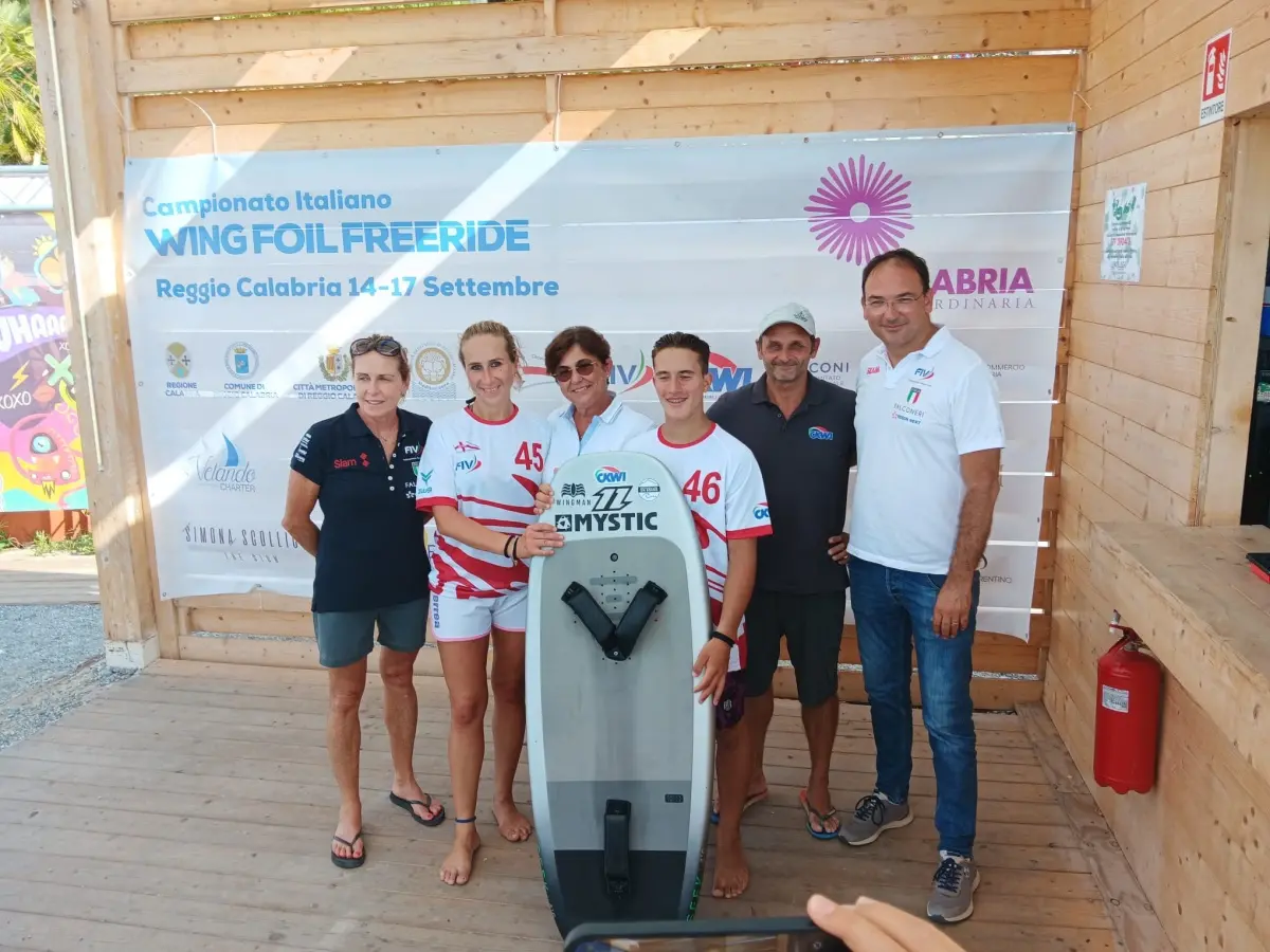 \"Campionato Wing Foil\" a Reggio, atleti in città: cresce l'attesa per le regate. Il programma del weekend