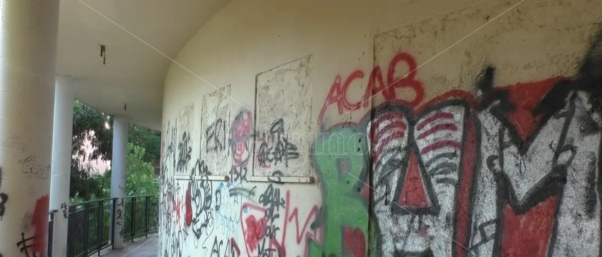 Reggio, indetta la procedura negoziata per completare il piazzale Trieste e l'anfiteatro già vandalizzato - FOTO