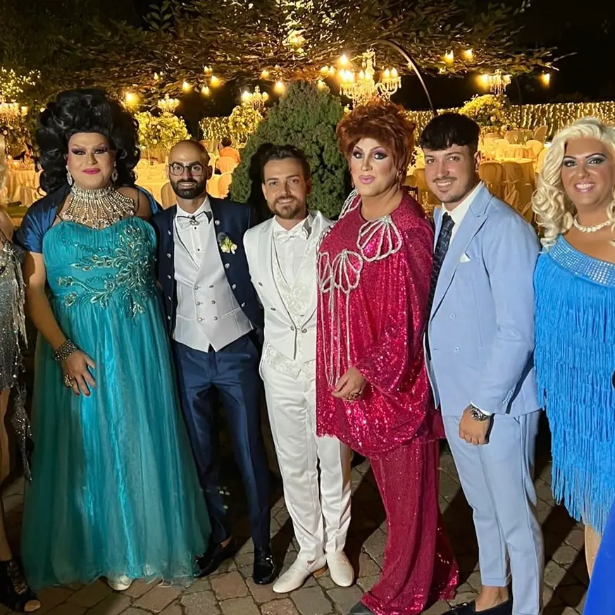 Roma, le drag queen reggine \"Le portinaie\" al matrimonio vip di Valerio Scanu