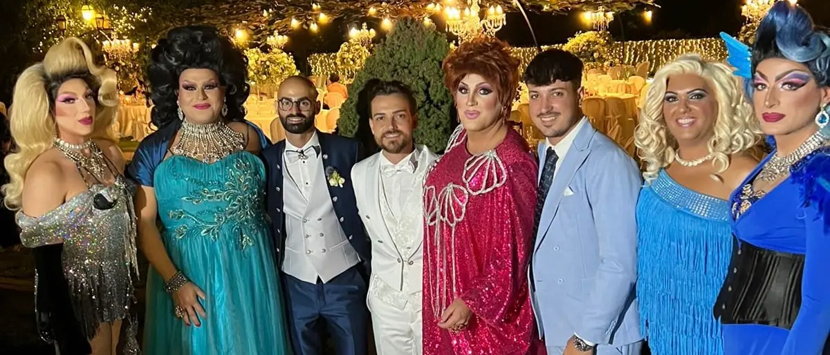 Roma, le drag queen reggine \"Le portinaie\" al matrimonio vip di Valerio Scanu