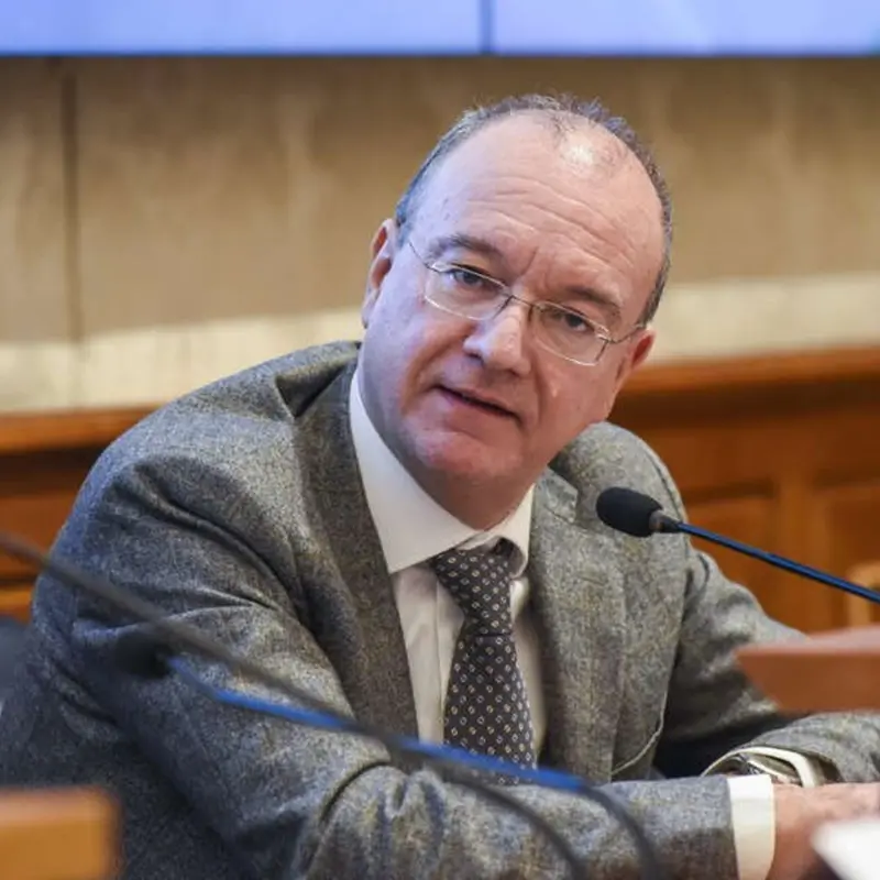 Scuola, Valditara annuncia nuovi fondi contro il caldo:\u00A0«Venti milioni per il raffrescamento e il comfort\u00A0delle aule»\n