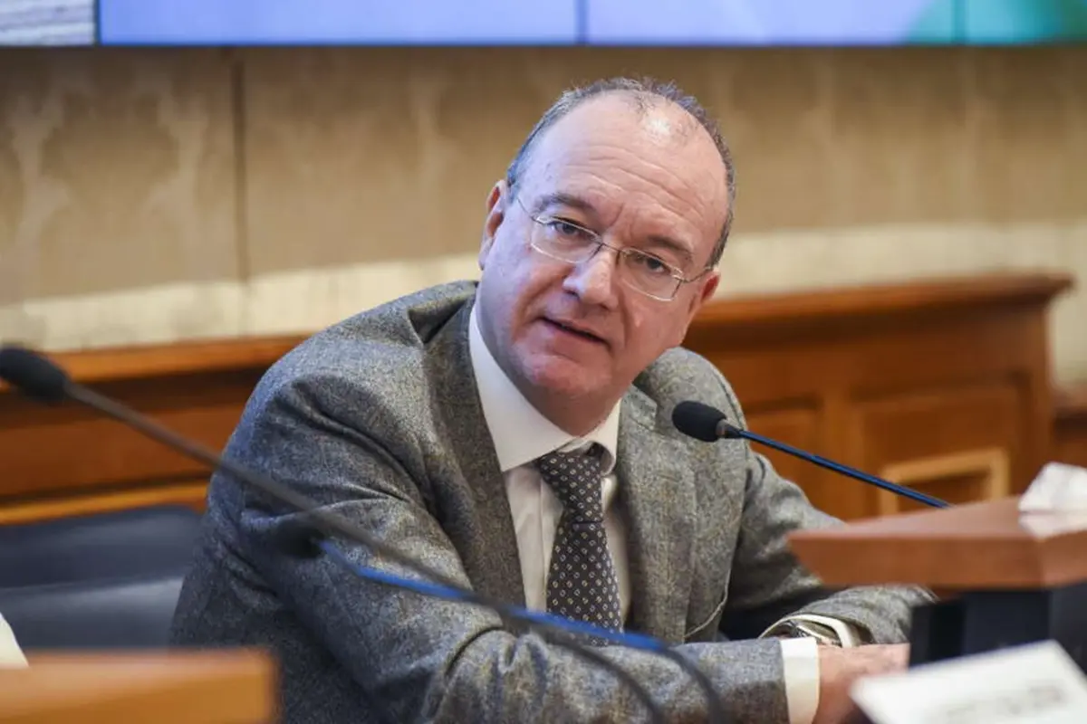 Scuola, Valditara annuncia nuovi fondi contro il caldo:\u00A0«Venti milioni per il raffrescamento e il comfort\u00A0delle aule»\n