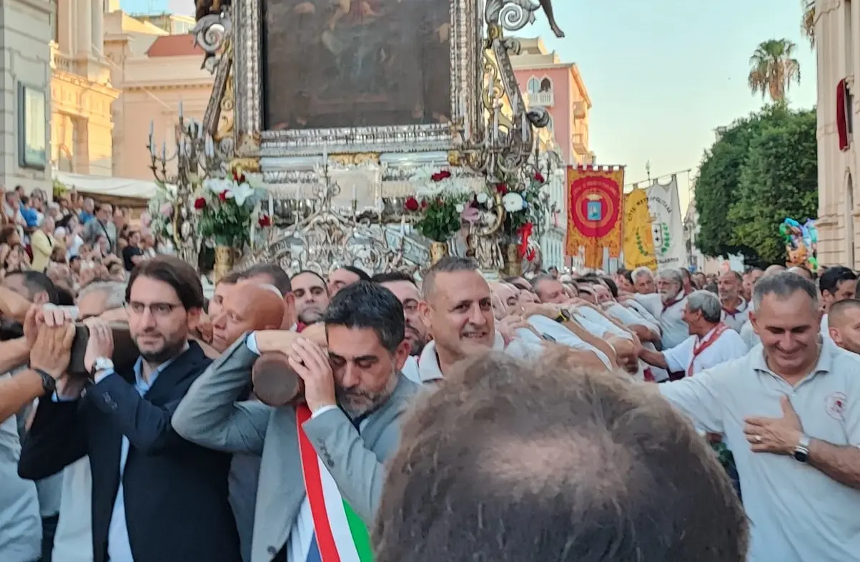 Reggio è un saliscendi: la lunga estate calda di Brunetti tra rifiuti Reggina e aeroporto