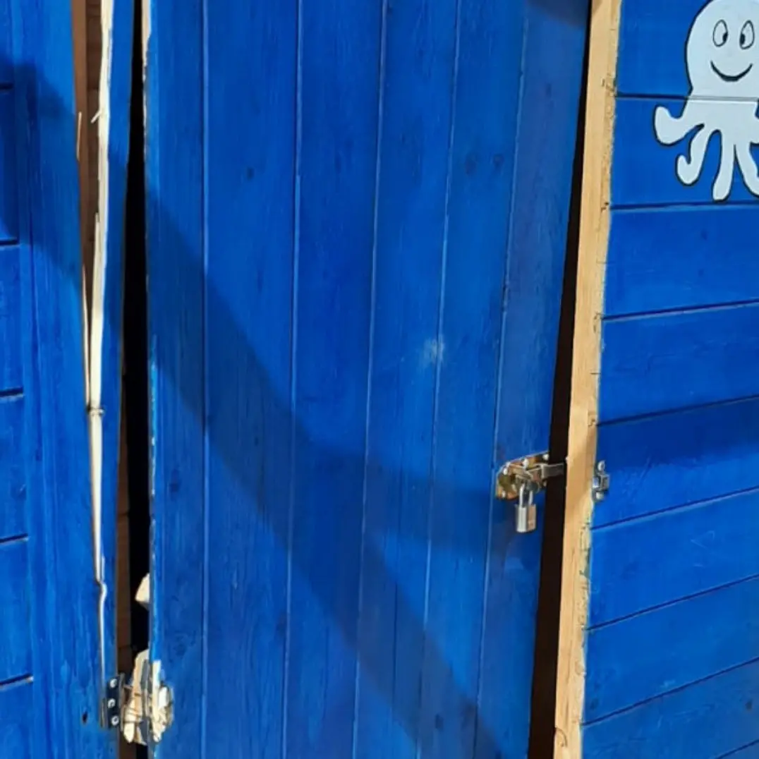 Lungomare di Caulonia, vandalizzata la postazione destinata ai servizi ai diversamente abili