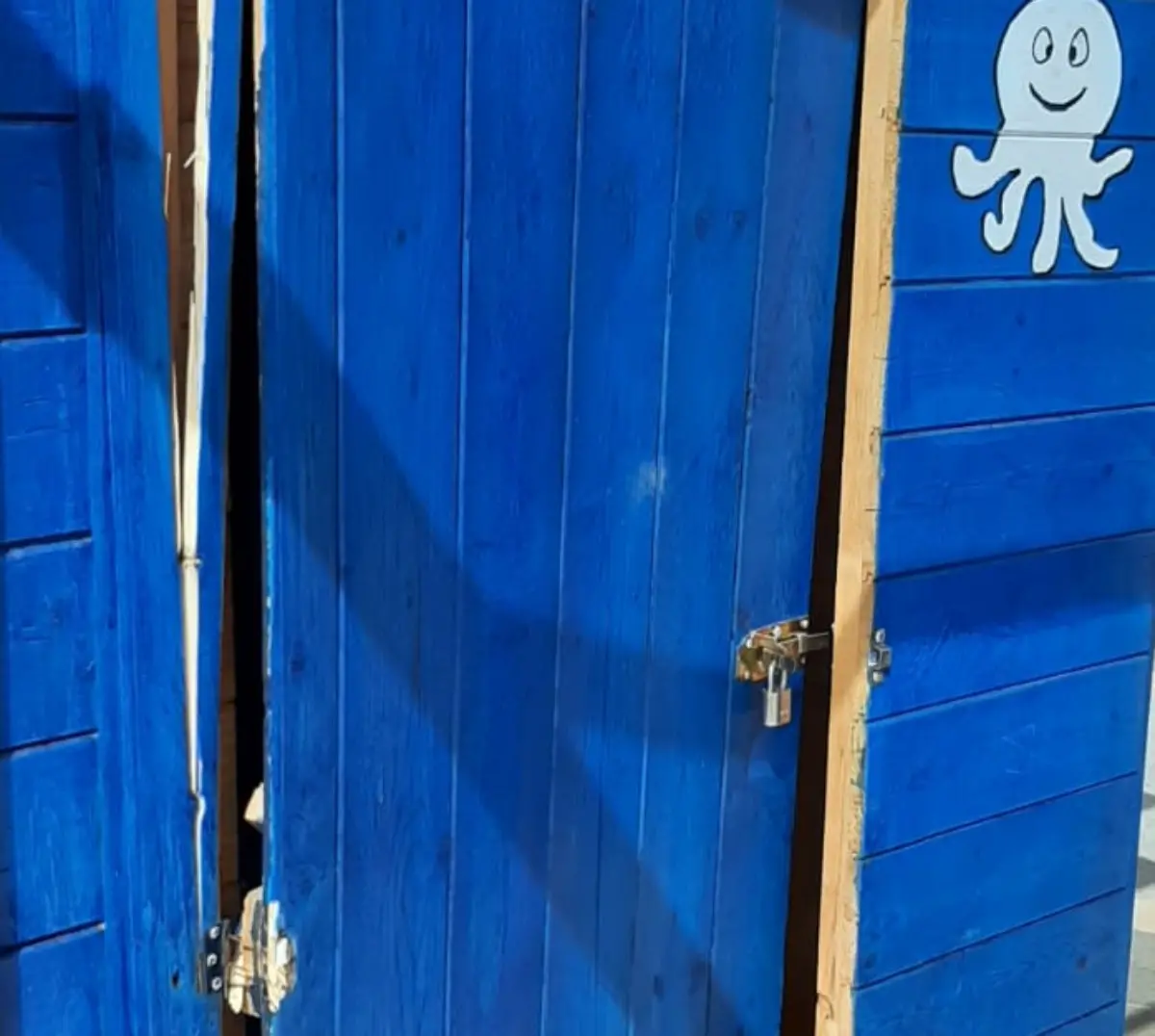 Lungomare di Caulonia, vandalizzata la postazione destinata ai servizi ai diversamente abili