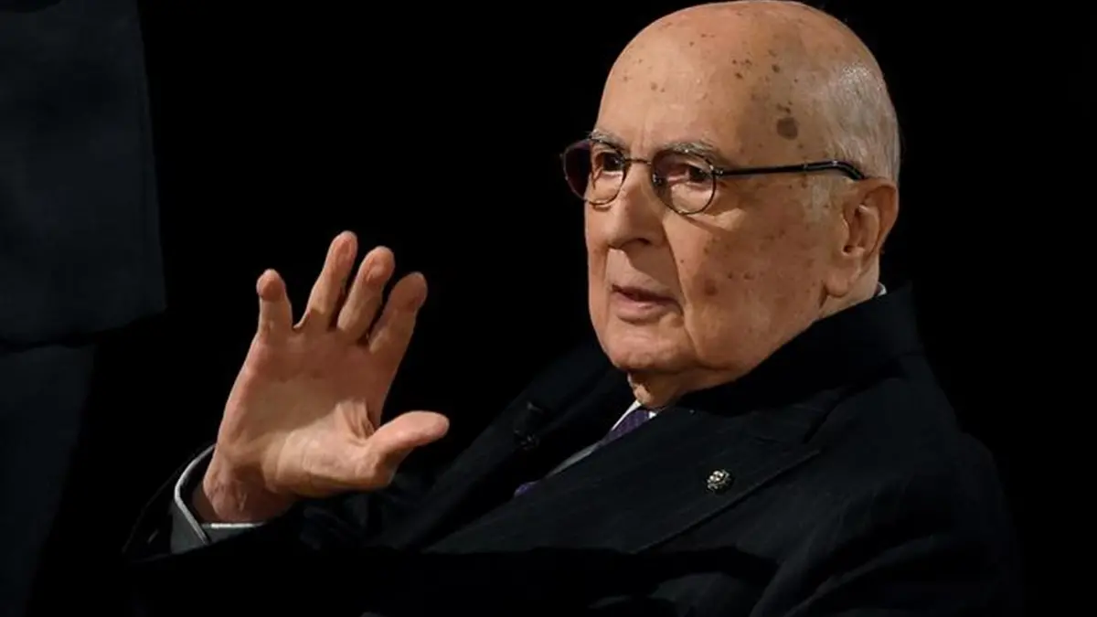 Il presidente emerito Giorgio Napolitano ospitie di Fabio Fazio a \" Che tempo che fa\", 22 maggio 2016. Ansa/Daniel Dal Zennaro