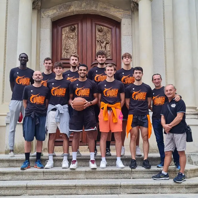 A Monterosso la Viola basket Reggio simbolo della pallacanestro calabrese