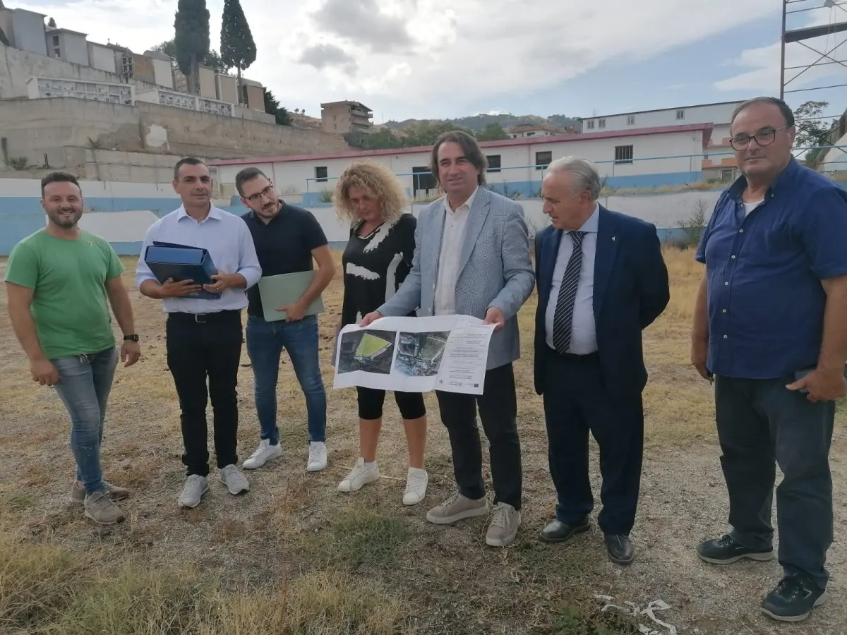 Reggio, nuovo manto erboso sintetico per il campo sportivo di Archi