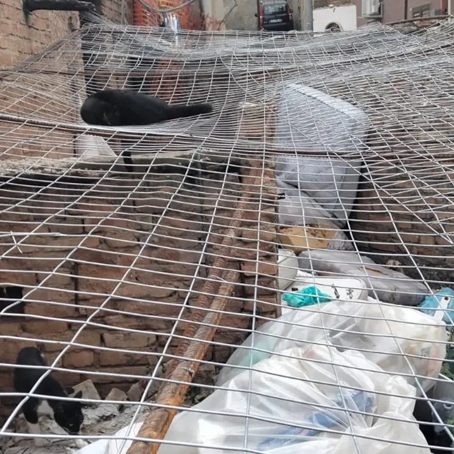 Reggio, rifiuti al Rione G: c’era una volta un’ordinanza sindacale di pulizia…