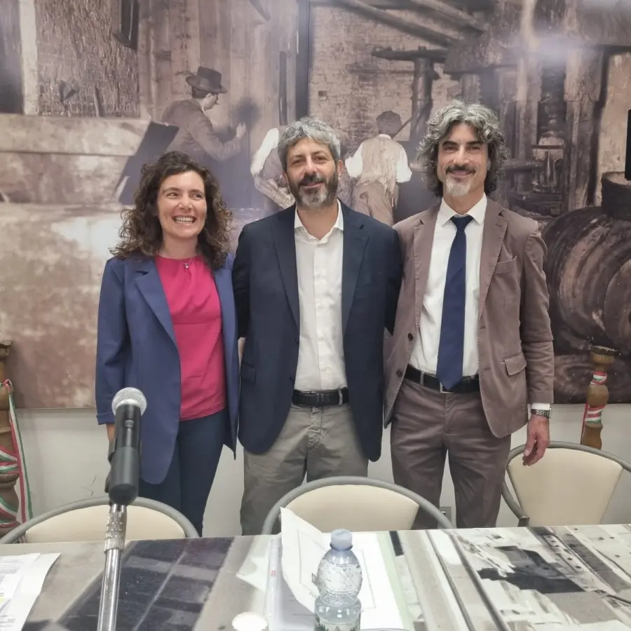 Affondo 5 Stelle a Reggio, Fico: «È la Costituzione a richiedere una legge sul salario minimo»