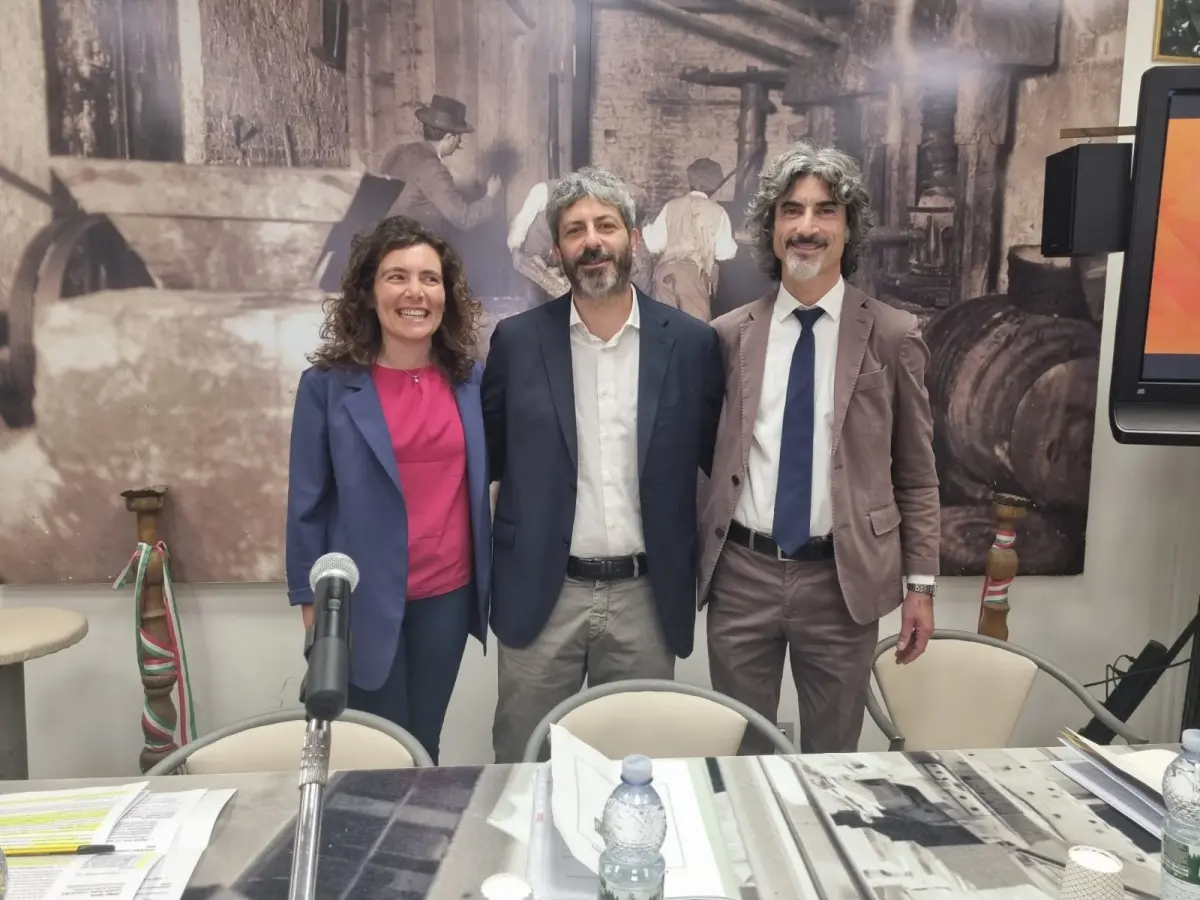 Affondo 5 Stelle a Reggio, Fico: «È la Costituzione a richiedere una legge sul salario minimo»